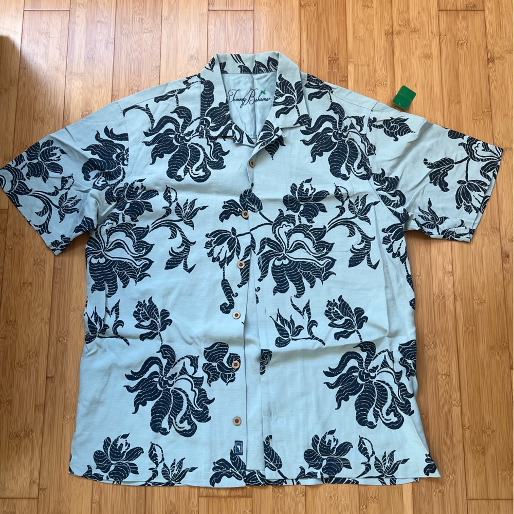 Tommy Bahama Blue and White Tropical Shirt size M